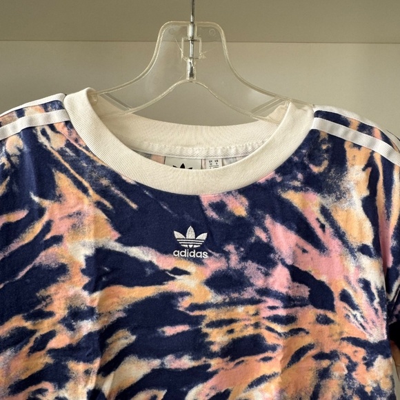 ADIDAS ORIGINALS three stripe cropped t-shirt in blue tie dye - Picture 6 of 8